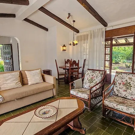 Alvor Private Pool With Large Garden & Peace Villa